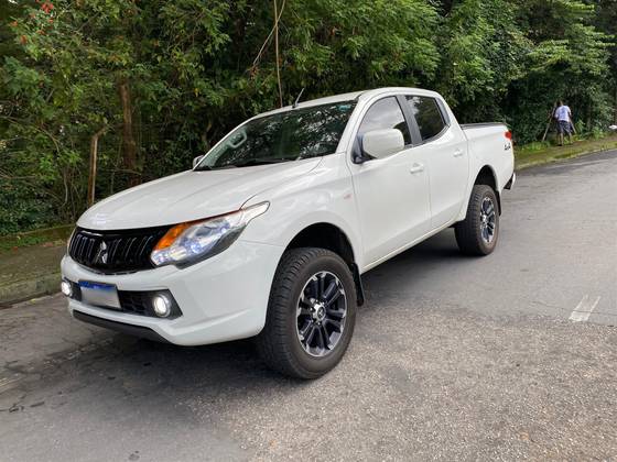 MITSUBISHI L200 TRITON 2.4 16V TURBO DIESEL SPORT GLS CD 4P 4X4 MANUAL